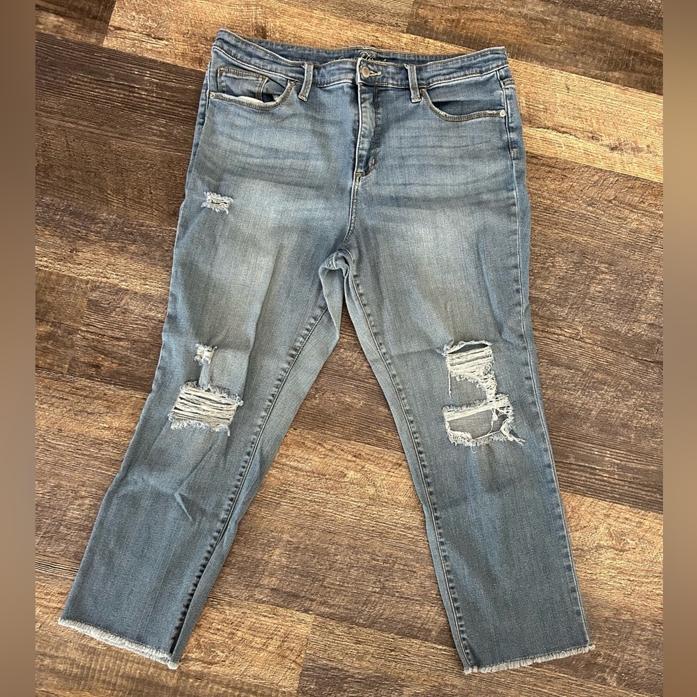 Universal Thread Women’s Jeans Size 16 High Rise Straight Crop Denim Classic